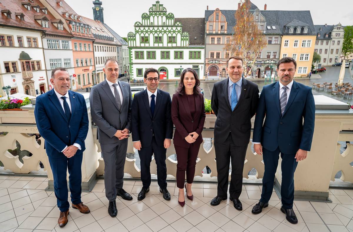 Marc Gricourt (Bürgermeister Blois); Oberbürgermeister Peter Kleine,; die drei Außenminister von Frankreich, Deutschland und Polen, Stéphane Séjourné, Annalena Baerbock und Radosław Sikorski; Rafał Zwolak (Bürgermeister Zamość)