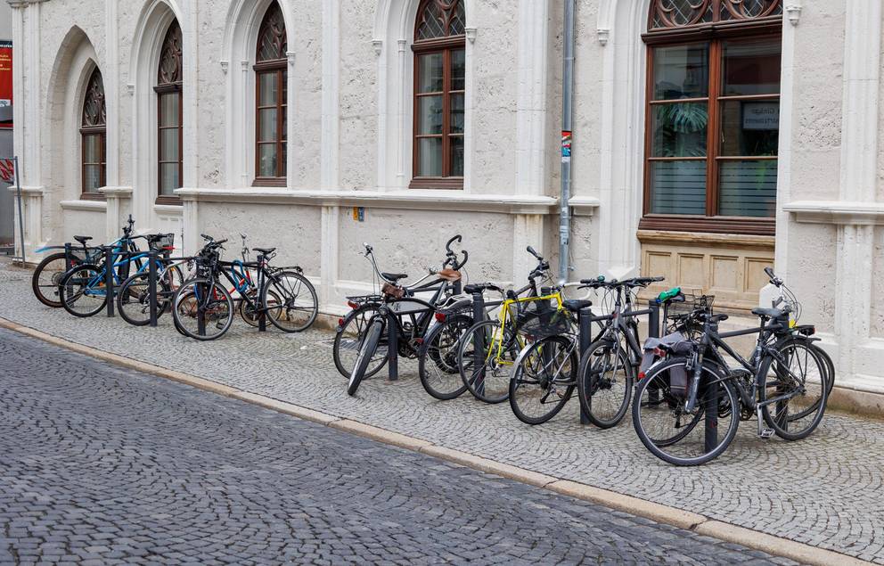 Neue Fahrradbügel am Rathaus.